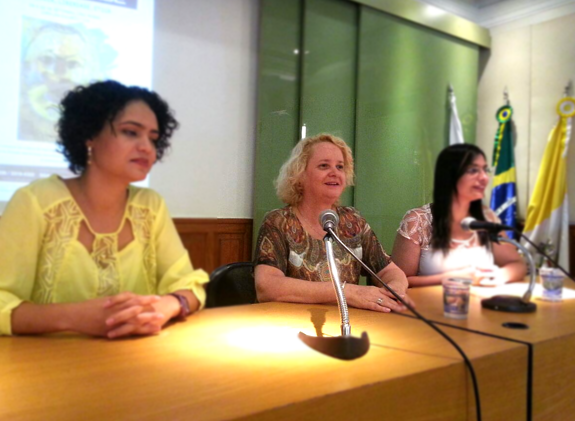 Professora Ana Morici coordena mesa de estudos na PUC Minas